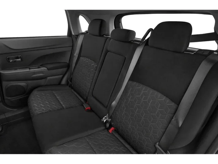 2024 Mitsubishi Outlander - view 28