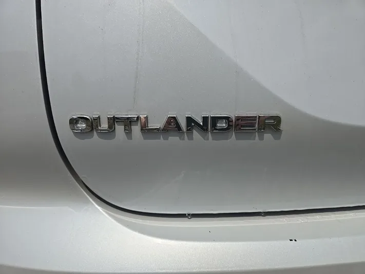 2024 Mitsubishi Outlander - view 32