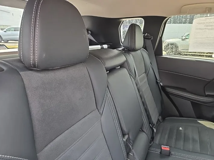 2024 Mitsubishi Outlander - view 35
