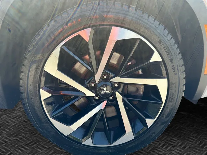 2022 Mitsubishi Outlander - view 11