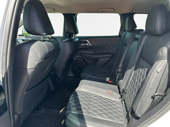 2022 Mitsubishi Outlander - view 24