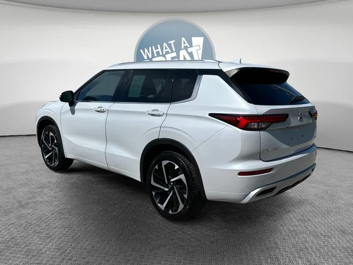 2022 Mitsubishi Outlander - view 6