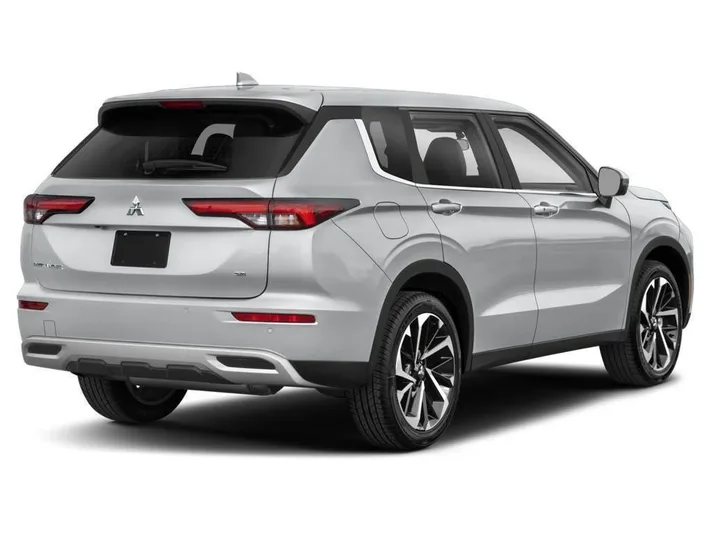 2024 Mitsubishi Outlander - view 2