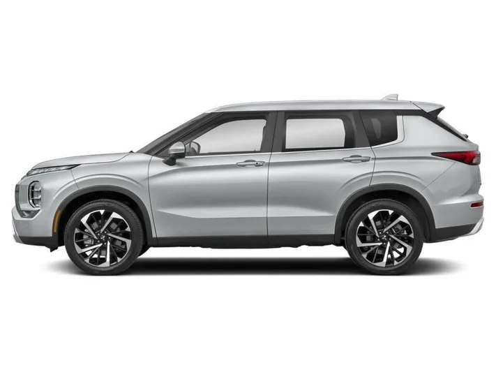 2024 Mitsubishi Outlander - view 3