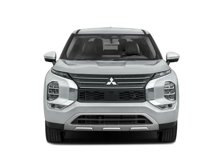 2024 Mitsubishi Outlander - view 4