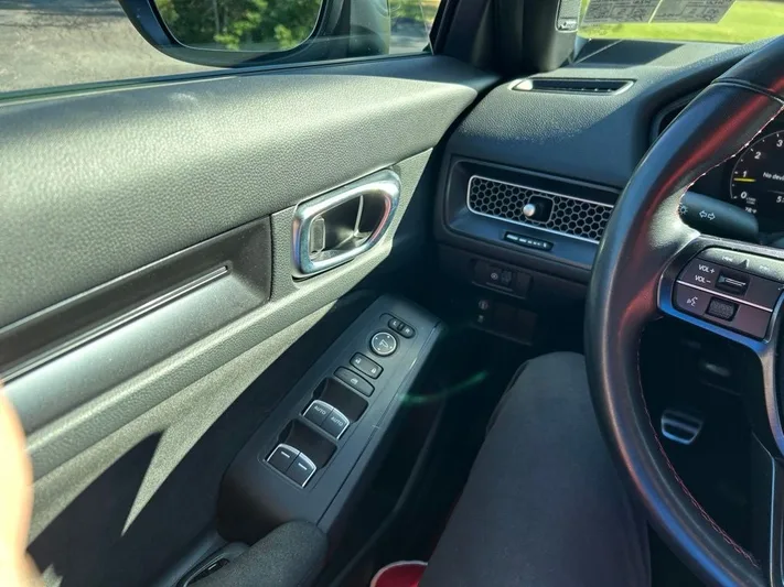 2024 Honda Civic - view 8