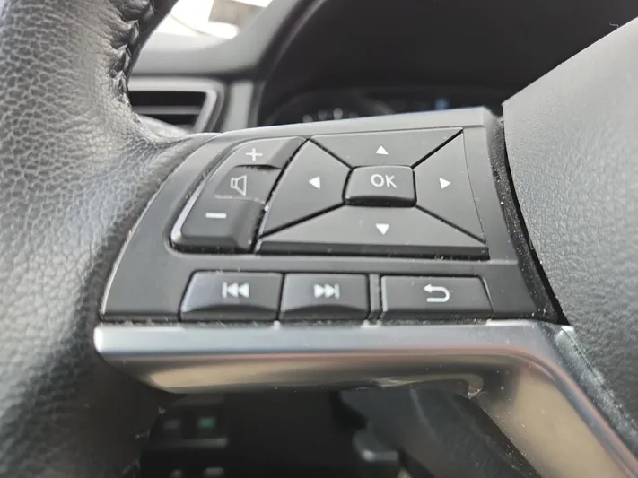 2022 Nissan Rogue - view 31