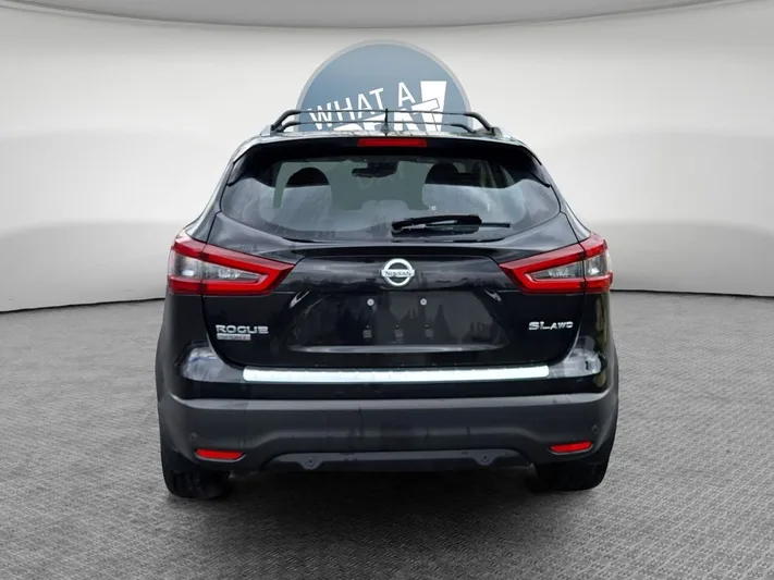 2022 Nissan Rogue - view 5