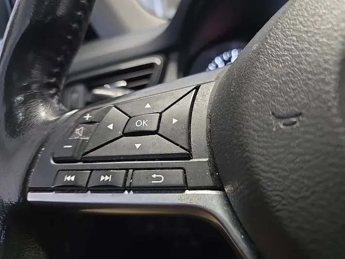2017 Nissan Rogue - view 15