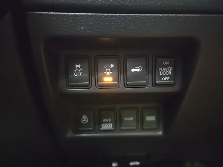 2017 Nissan Rogue - view 19
