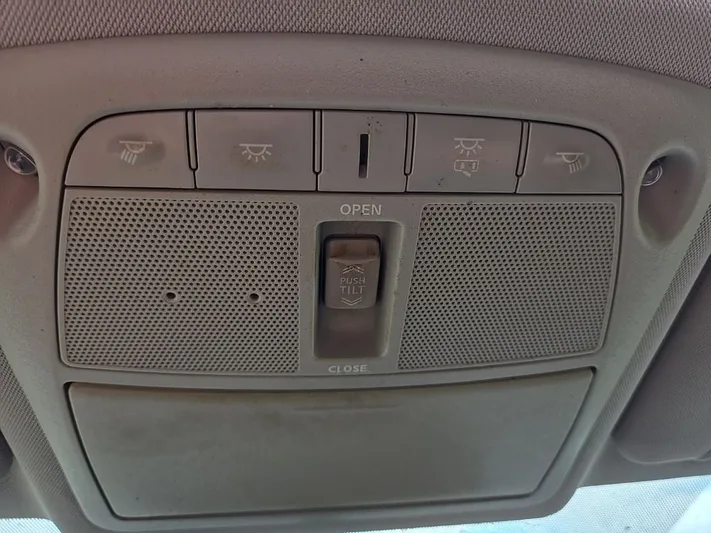 2017 Nissan Rogue - view 30