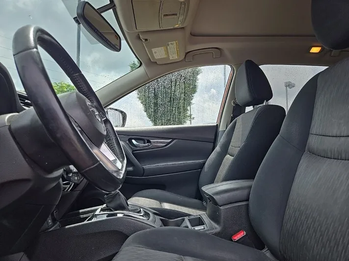 2017 Nissan Rogue - view 34