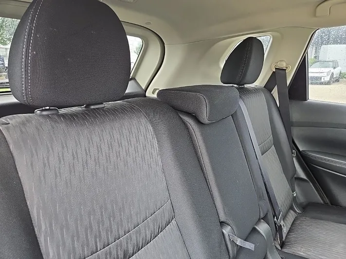 2017 Nissan Rogue - view 37