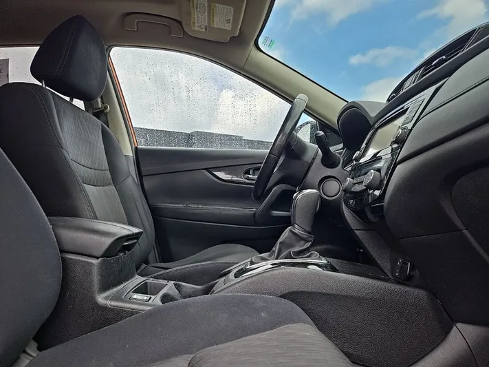 2017 Nissan Rogue - view 38