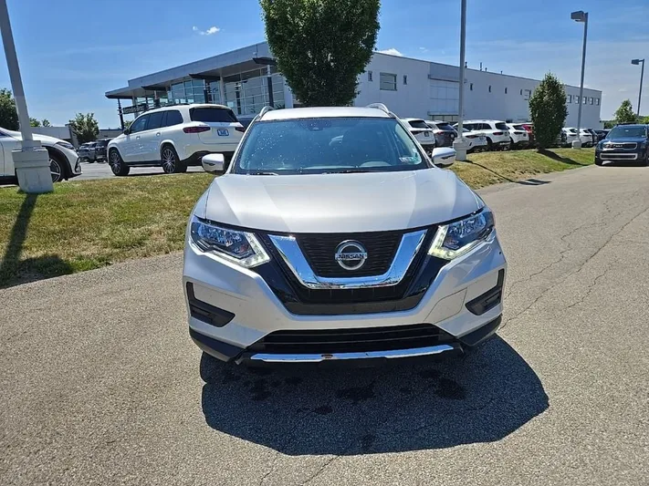 2020 Nissan Rogue - view 10