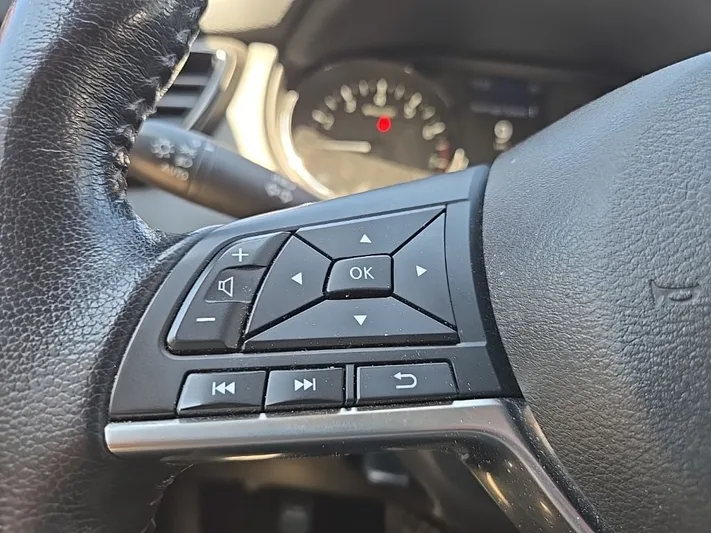 2020 Nissan Rogue - view 14