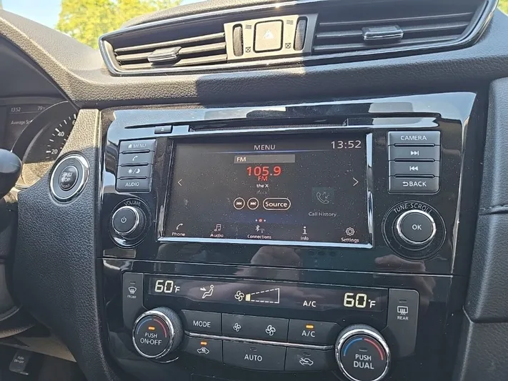 2020 Nissan Rogue - view 21