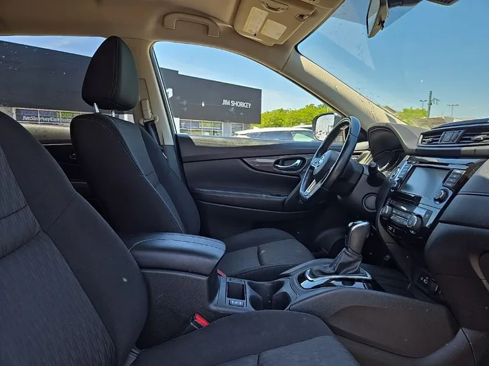 2020 Nissan Rogue - view 37