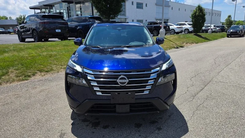 2024 Nissan Rogue - view 10