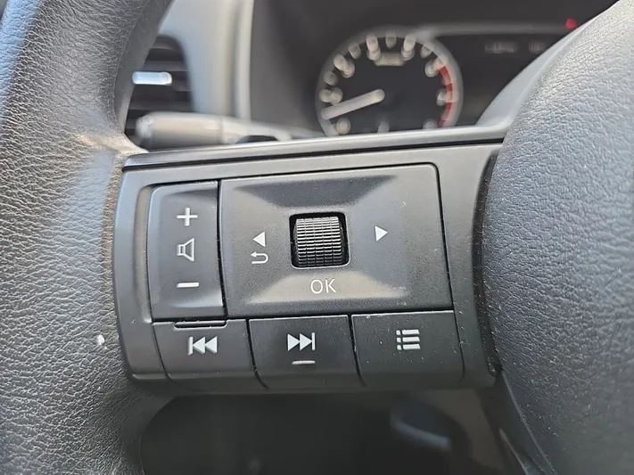 2024 Nissan Rogue - view 13