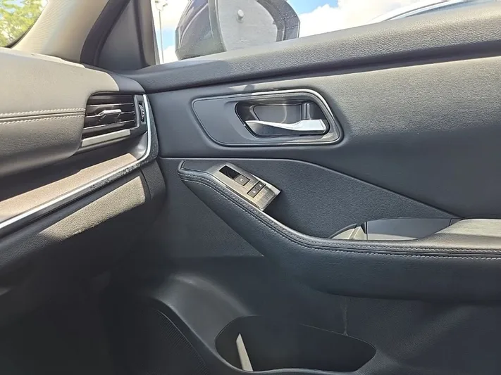 2024 Nissan Rogue - view 23