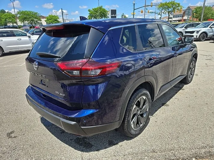 2024 Nissan Rogue - view 3