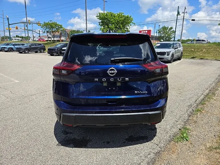 2024 Nissan Rogue - view 5