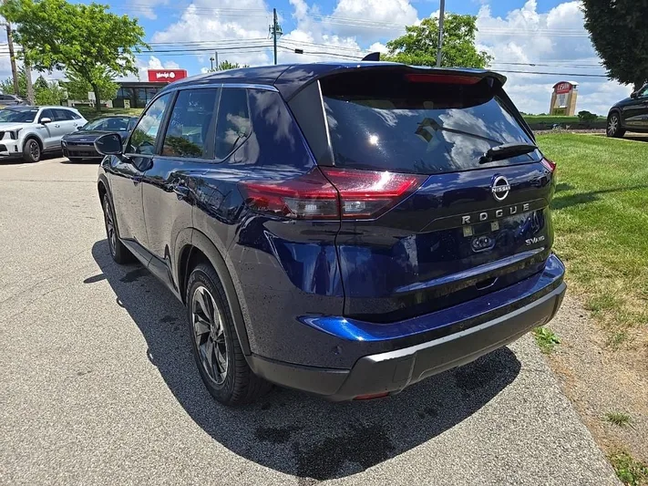 2024 Nissan Rogue - view 6