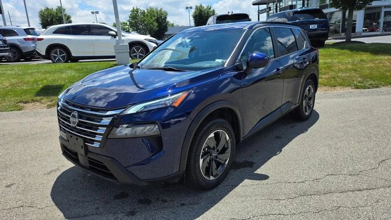 2024 Nissan Rogue - view 9