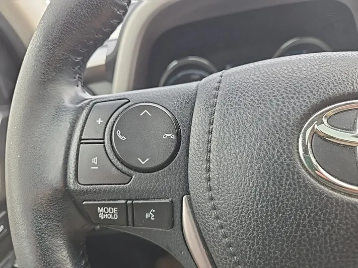 2018 Toyota RAV4 - view 17