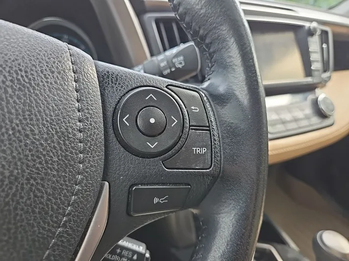 2018 Toyota RAV4 - view 18