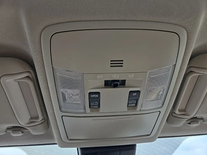 2018 Toyota RAV4 - view 24