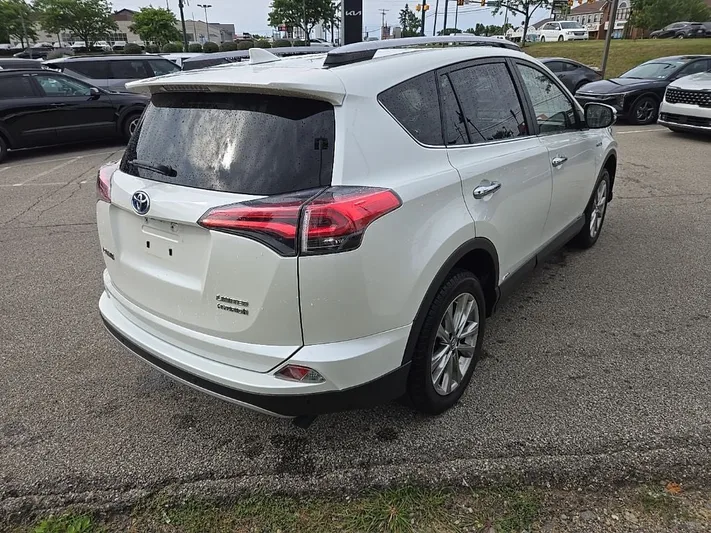 2018 Toyota RAV4 - view 3