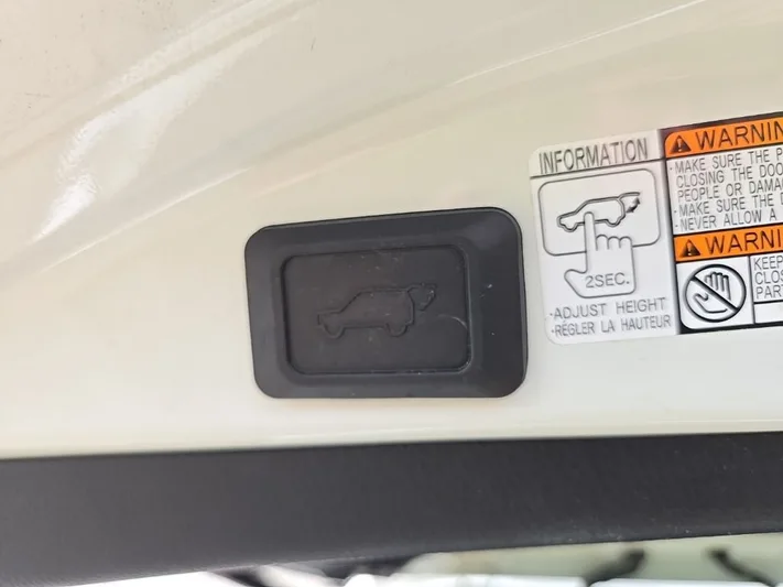 2018 Toyota RAV4 - view 36