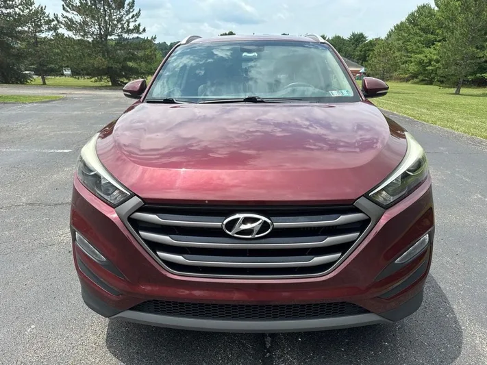 2016 Hyundai Tucson - view 2