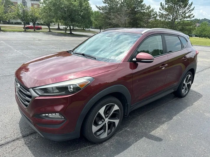 2016 Hyundai Tucson - view 3