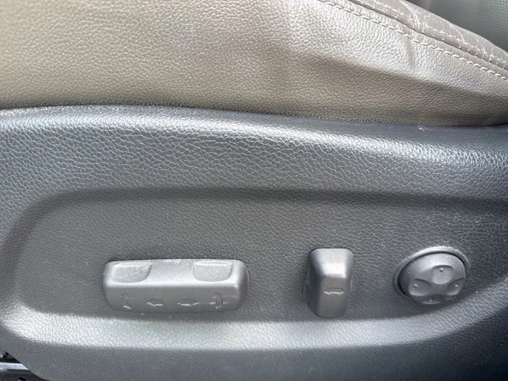 2017 Hyundai Santa - view 13