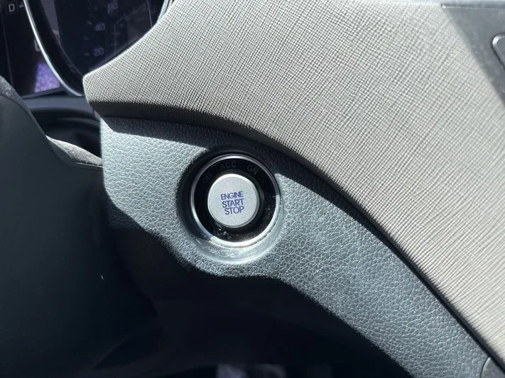 2017 Hyundai Santa - view 18