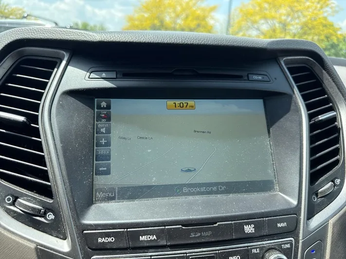 2017 Hyundai Santa - view 21