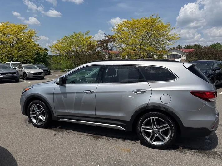 2017 Hyundai Santa - view 25