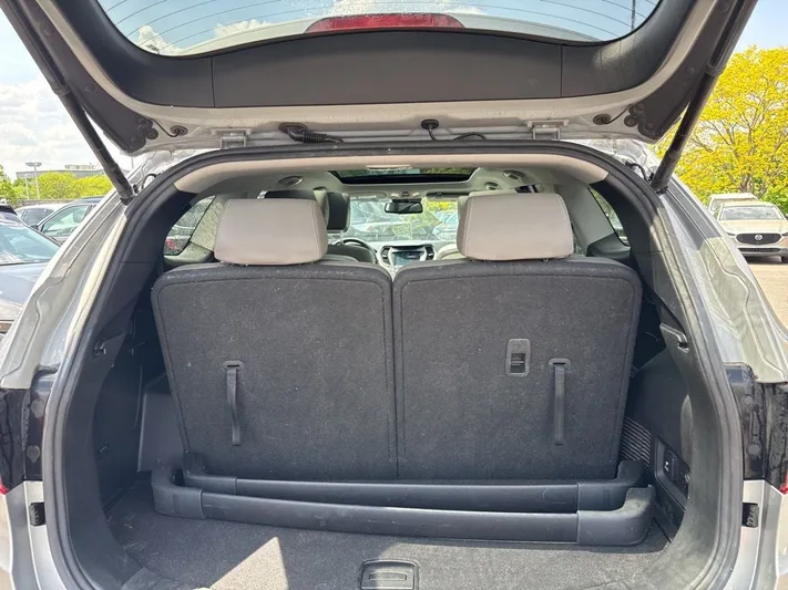2017 Hyundai Santa - view 29