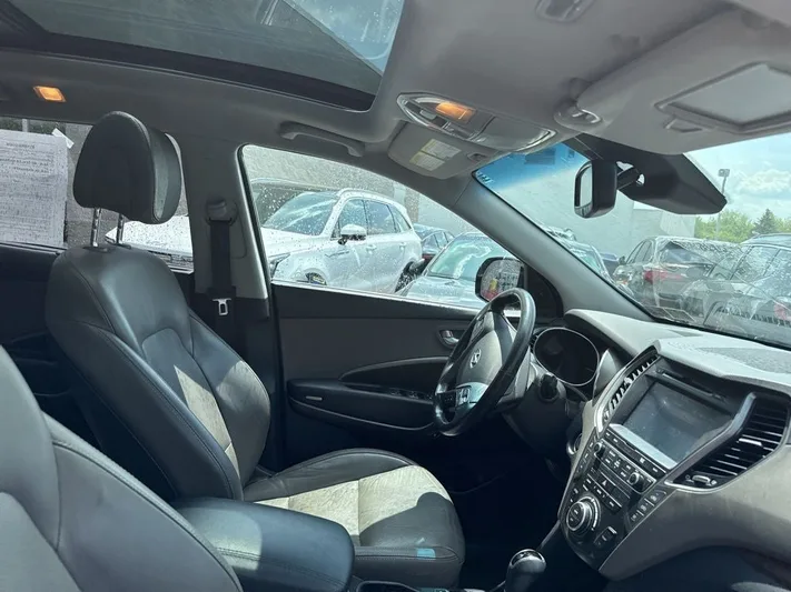 2017 Hyundai Santa - view 30