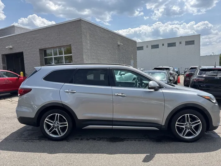 2017 Hyundai Santa - view 31