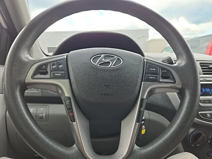 2016 Hyundai Accent - view 13
