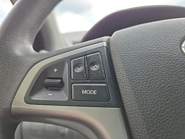 2016 Hyundai Accent - view 14