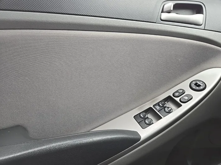 2016 Hyundai Accent - view 19