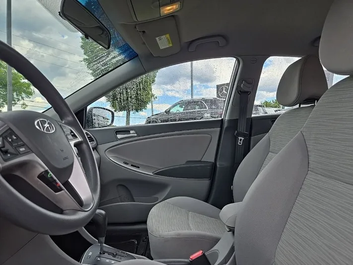 2016 Hyundai Accent - view 30