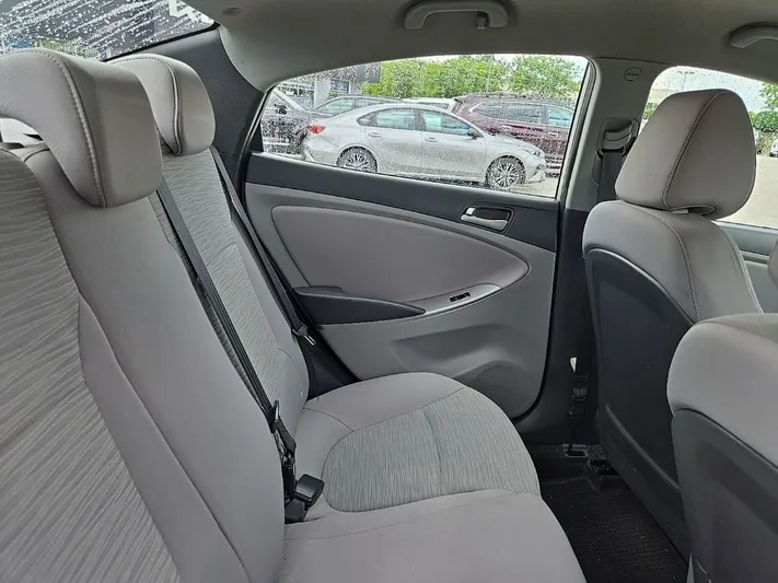 2016 Hyundai Accent - view 32