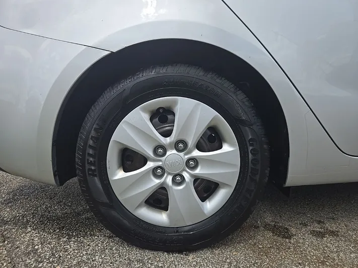 2016 Kia Forte - view 9