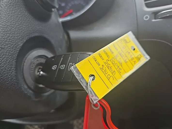 2016 Kia Forte - view 10